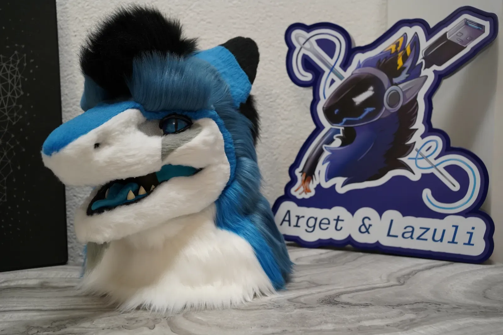 Custom toony and semirealistic fursuit head by Arget & Lazuli